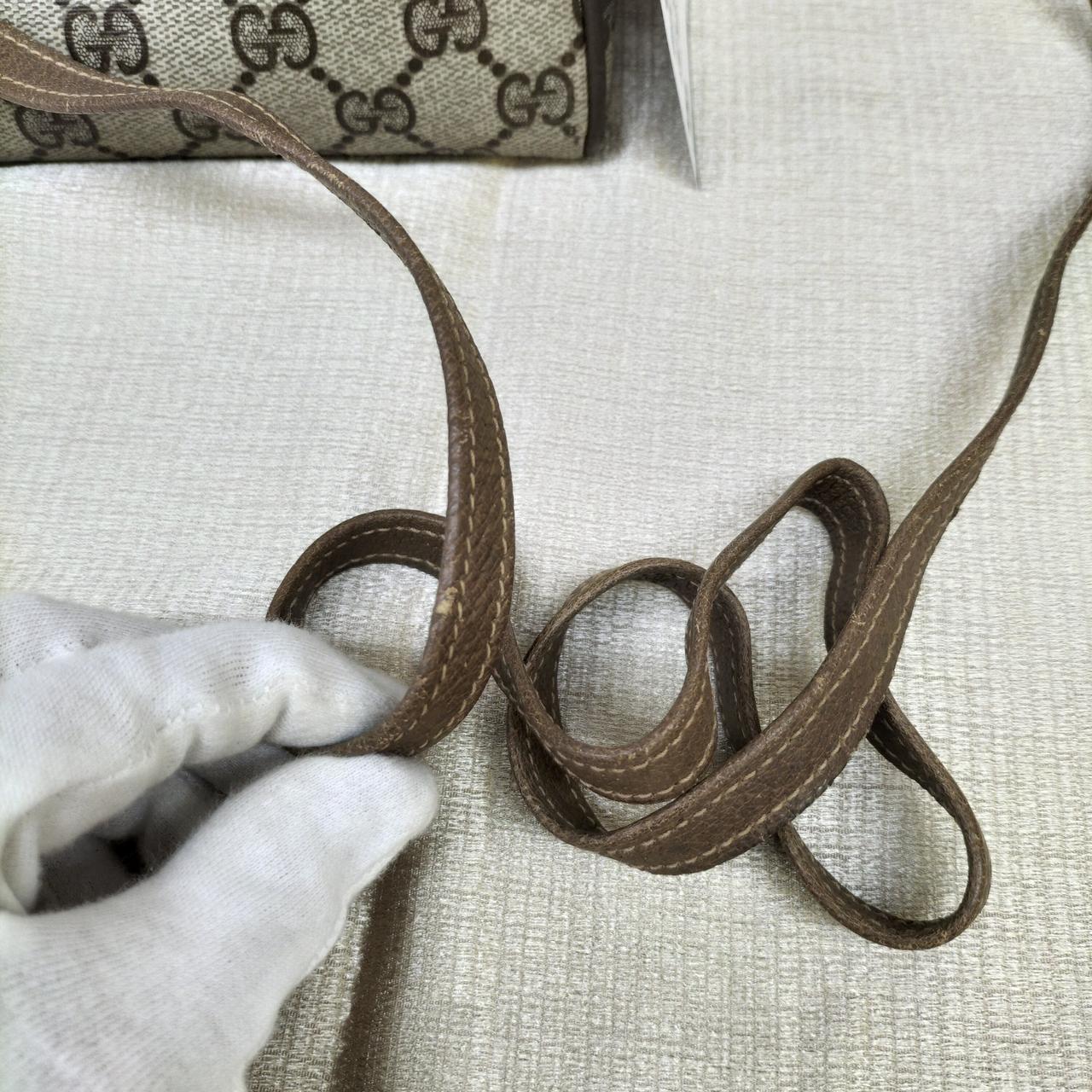 ショルダーベルトにスレ、剥がれ、ひび割れ