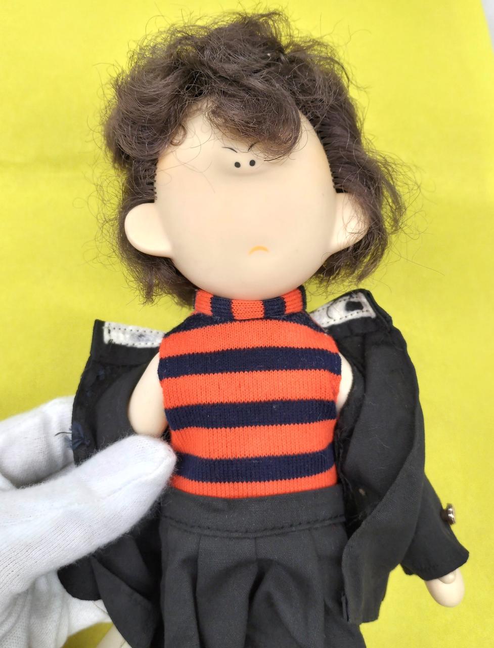 詰め襟の白い布は劣化しています