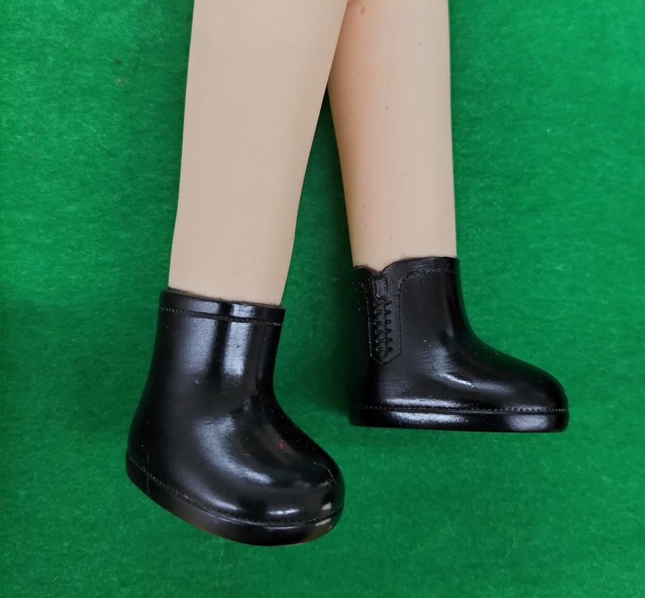 足長さが違います。左足の方が約1cm短い