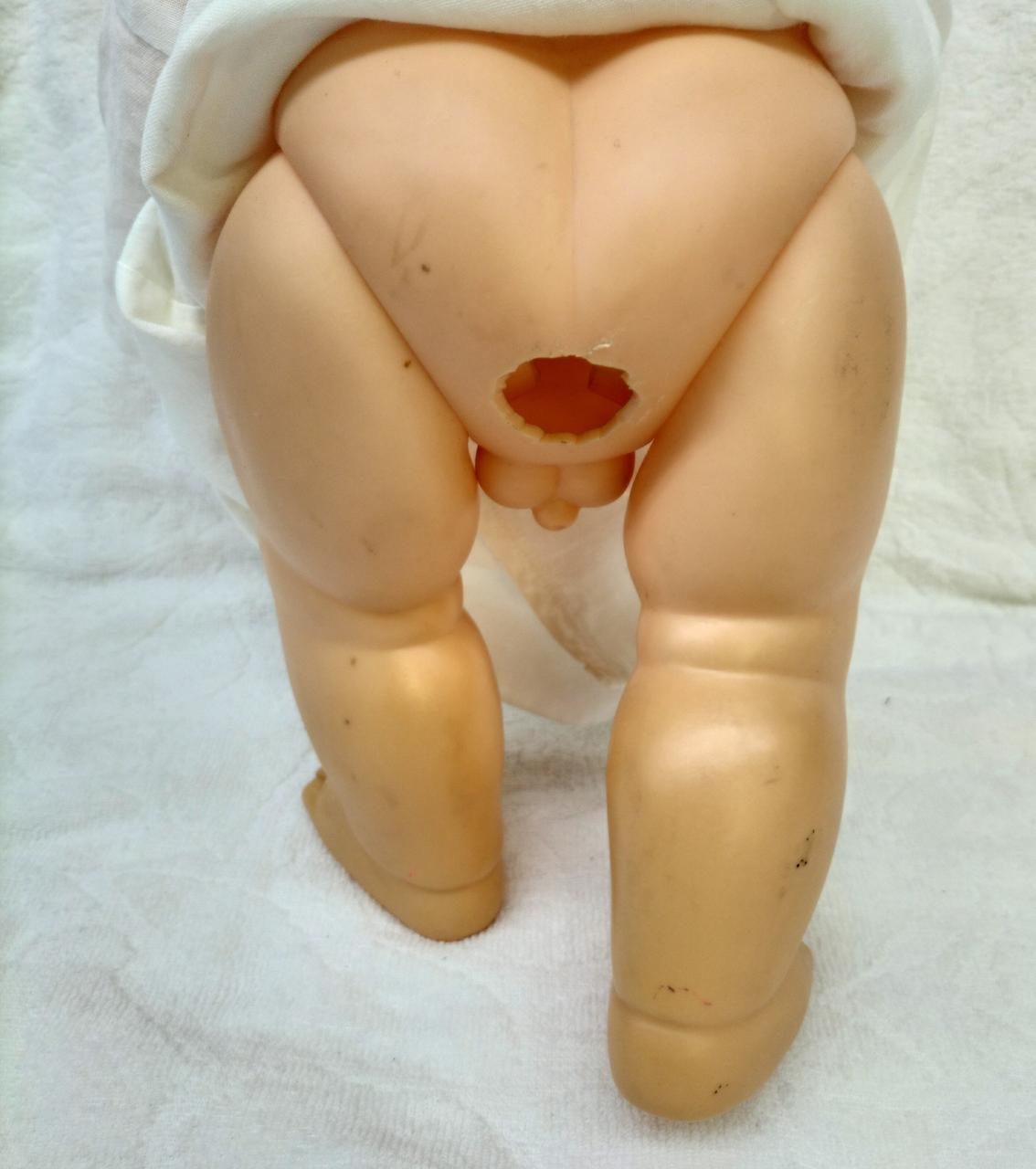 蓋はなく、無理に開けた後があります。