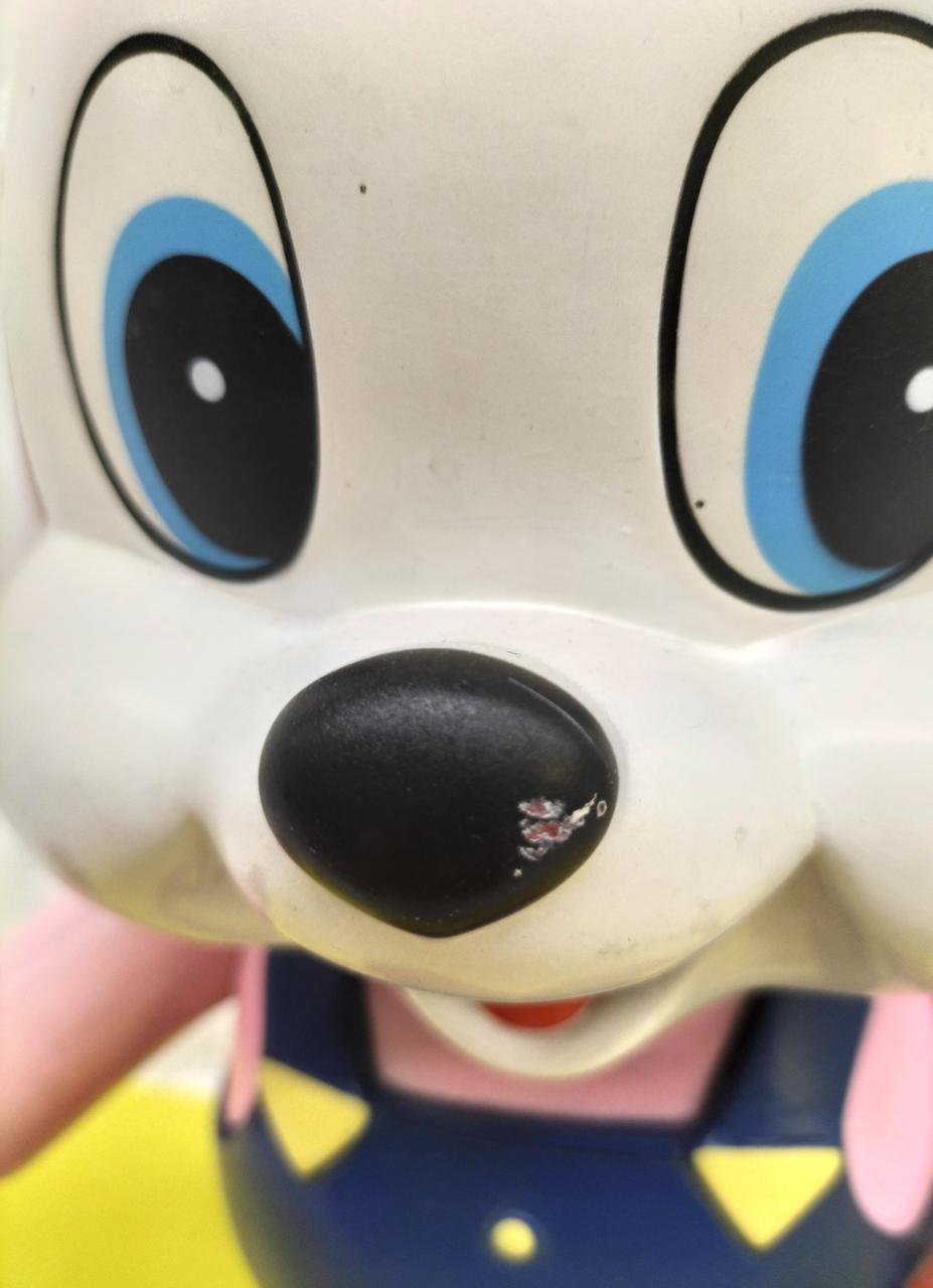 鼻に大きな傷あり