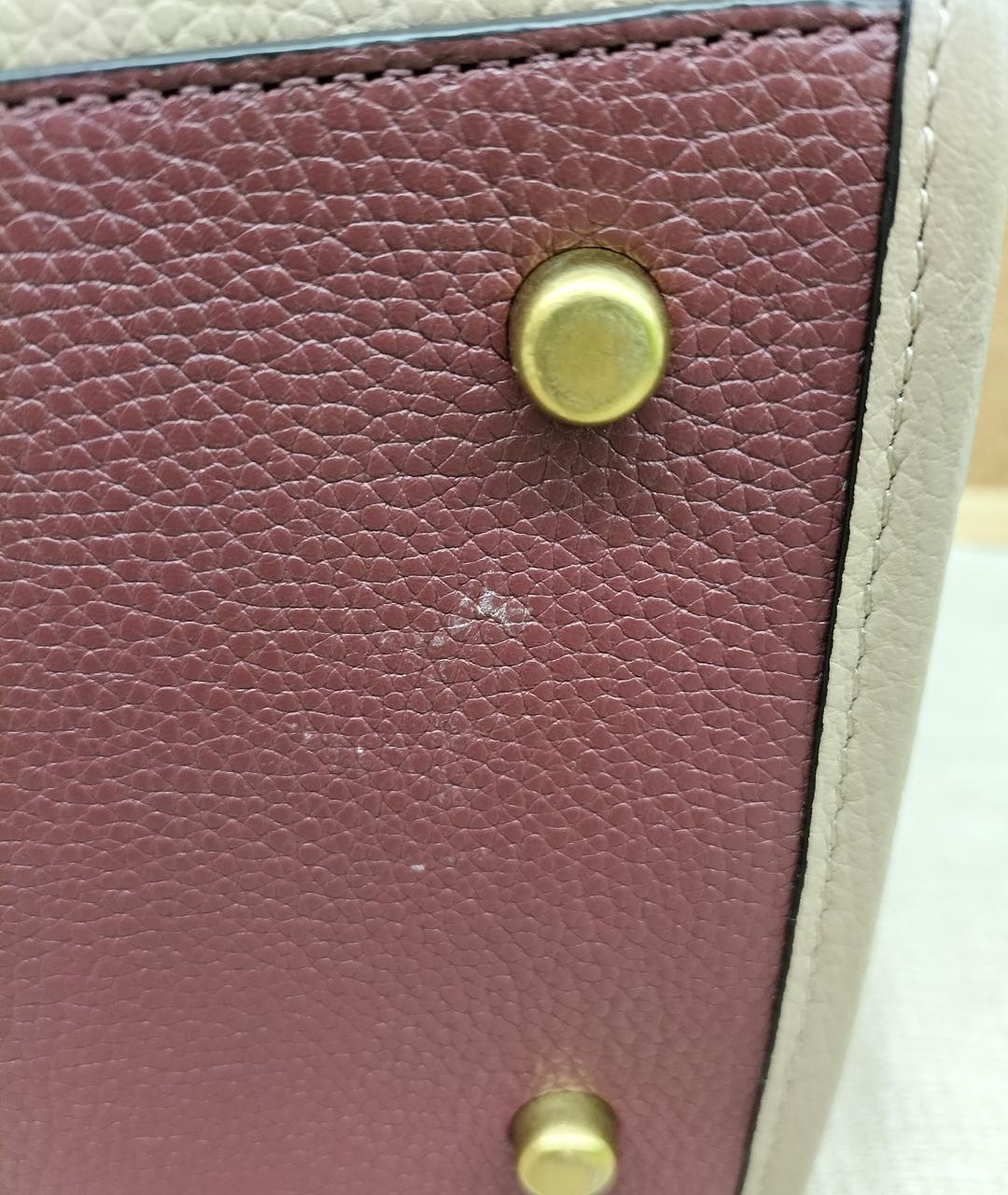 擦れたような跡あり