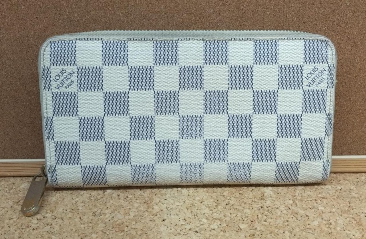 全体に色褪せ、汚れあり