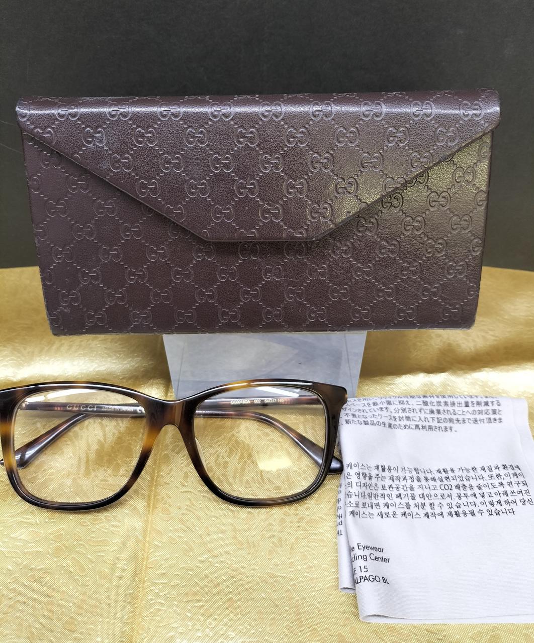 付属品
メガネケース
メガネ拭き