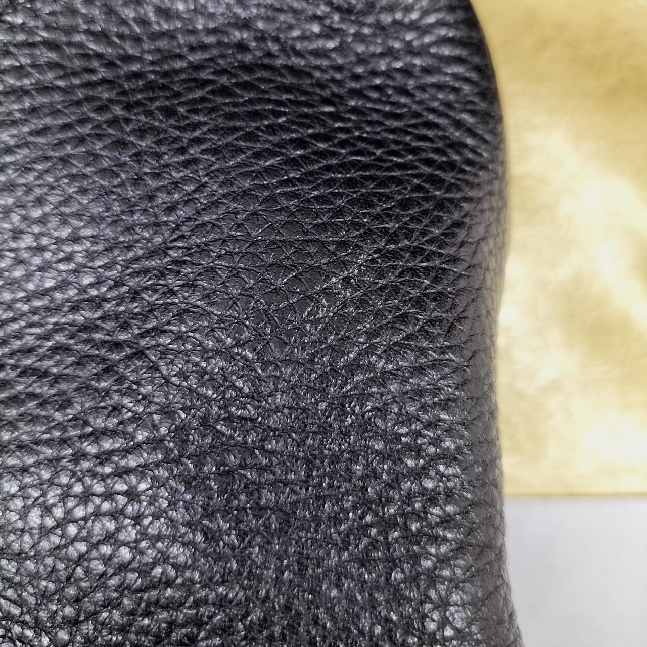 前面部分にこの程度のスレが3か所あります
