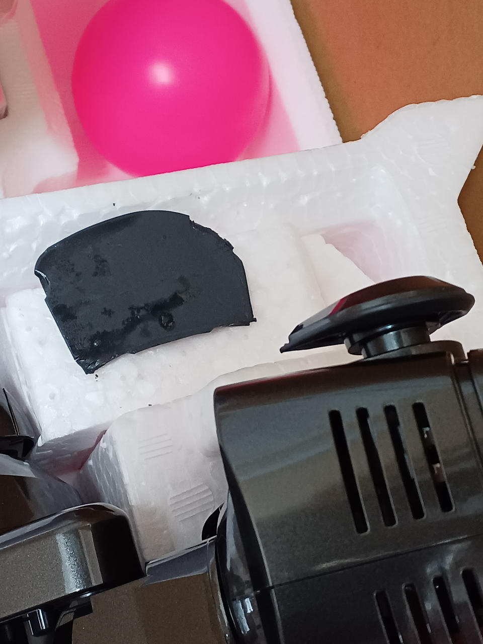 ※取れた耳パーツにベタつき有り