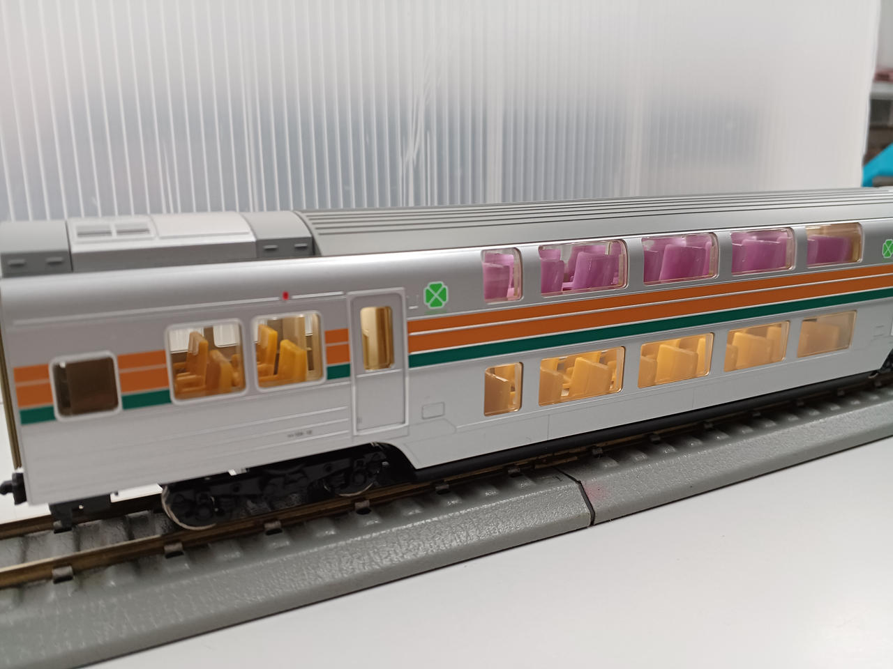 点灯しました(レールは付属しません)