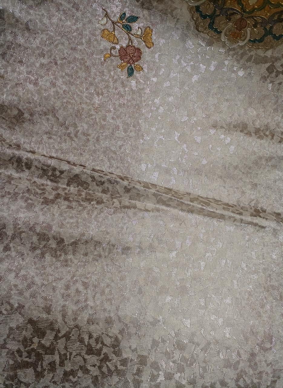 折りシワ。たわみあります