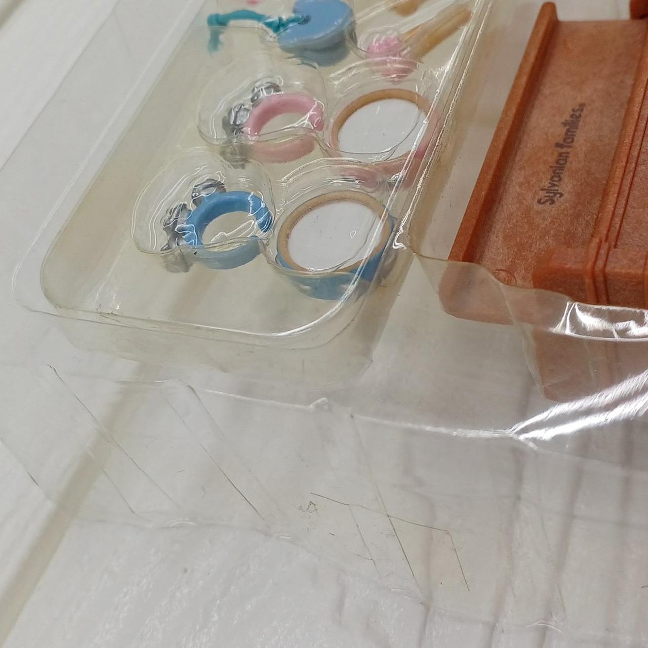 プラスチックの変色あり