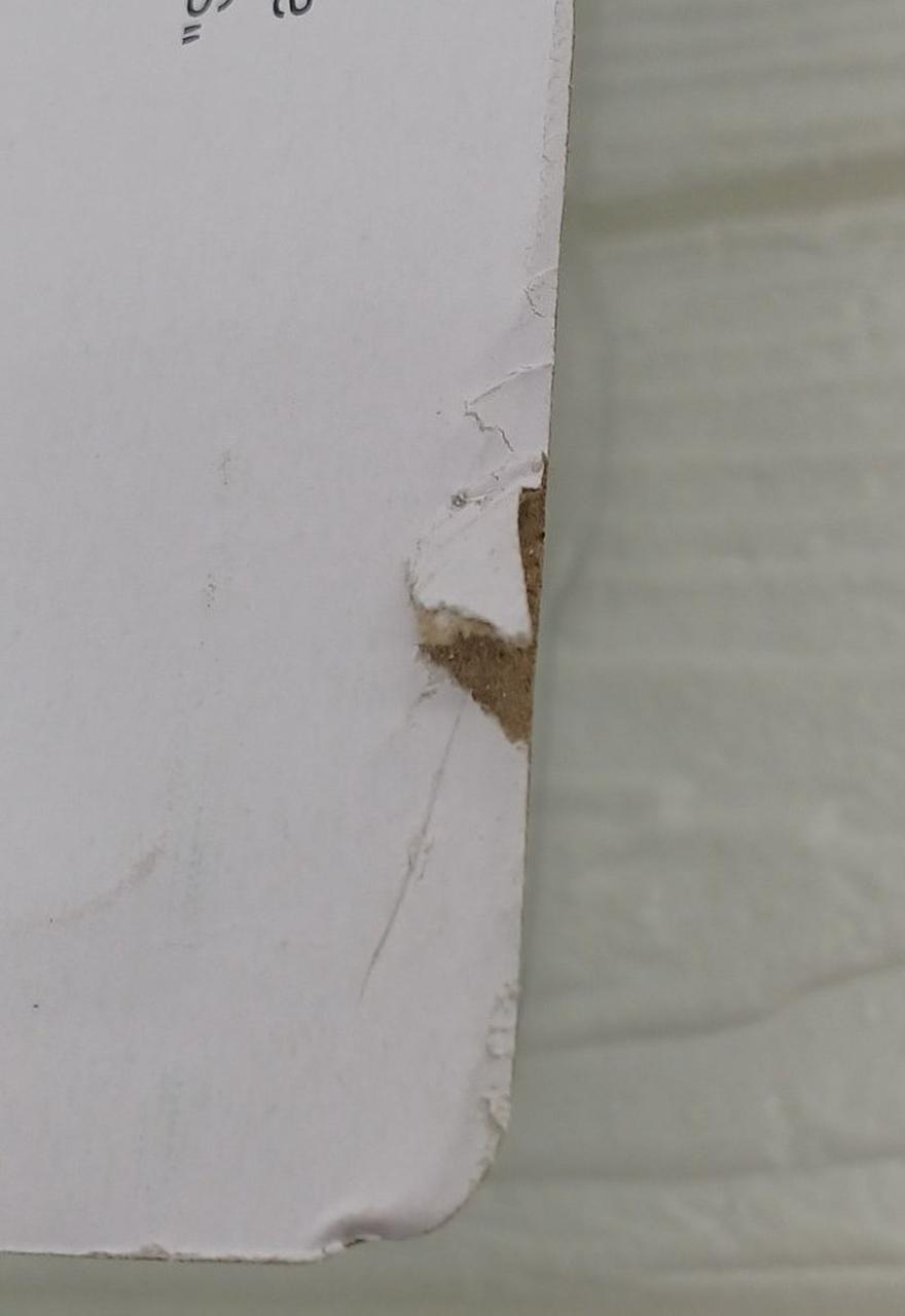 箱にダメージあり