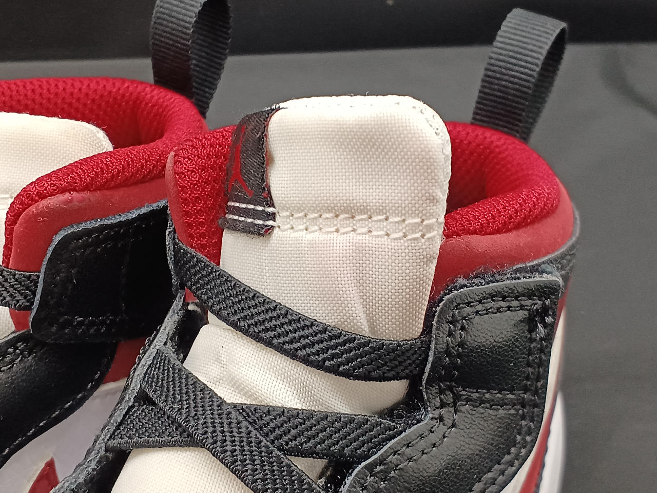 写真より黄ばみシミあり