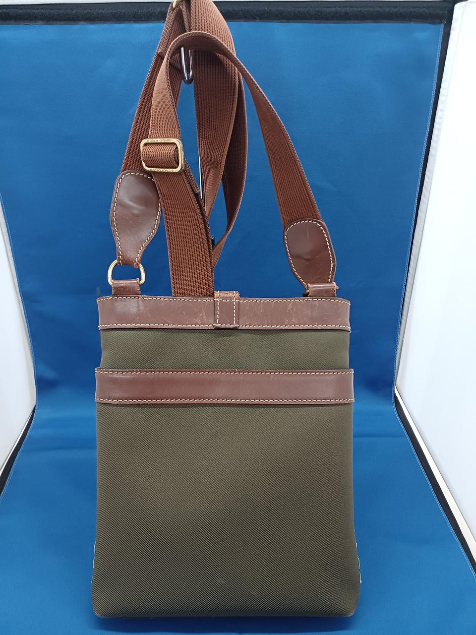 下の方に白い汚れあり