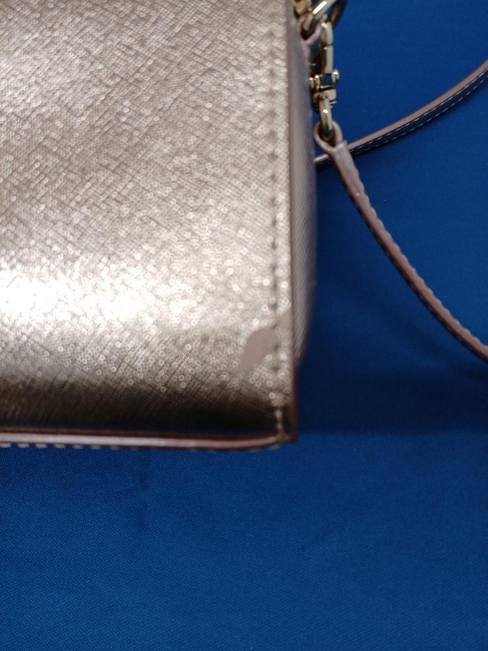 角が剥げています