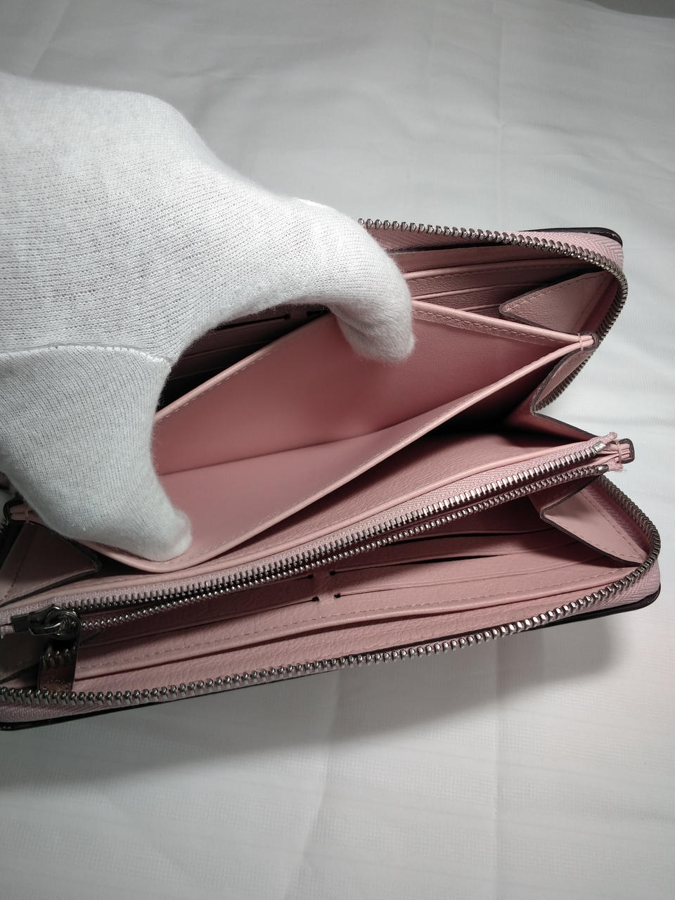 【新型モデル 日本限定】 ルイヴィトン ジッピーウォレット マヒナ マグノリア ルイヴィトン(LOUIS VUITTON)|マヒナジッピーウォレット マグノリア