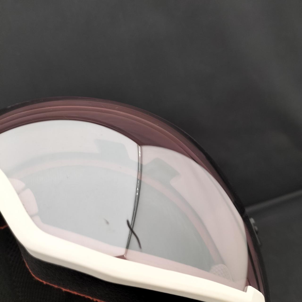 バイザー下部キズ有り