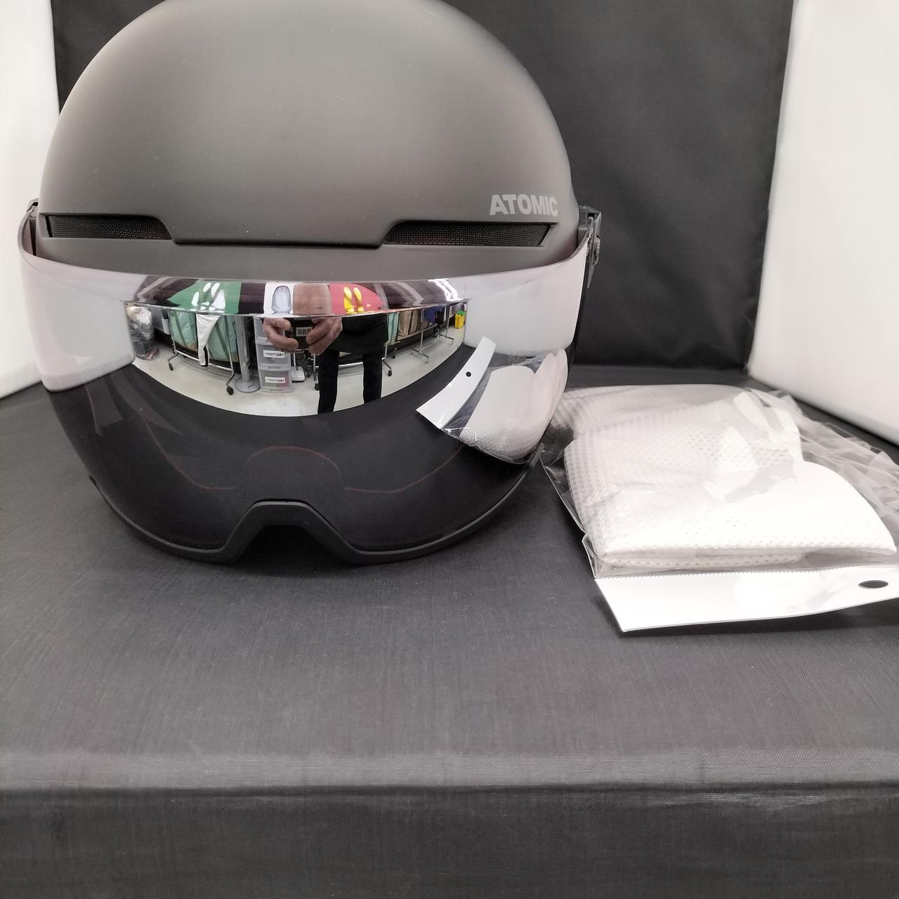 収納用布袋付です。