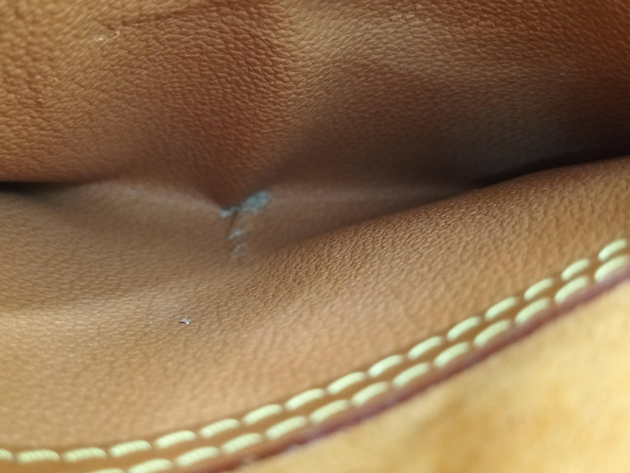 ベタ、剥がれあり