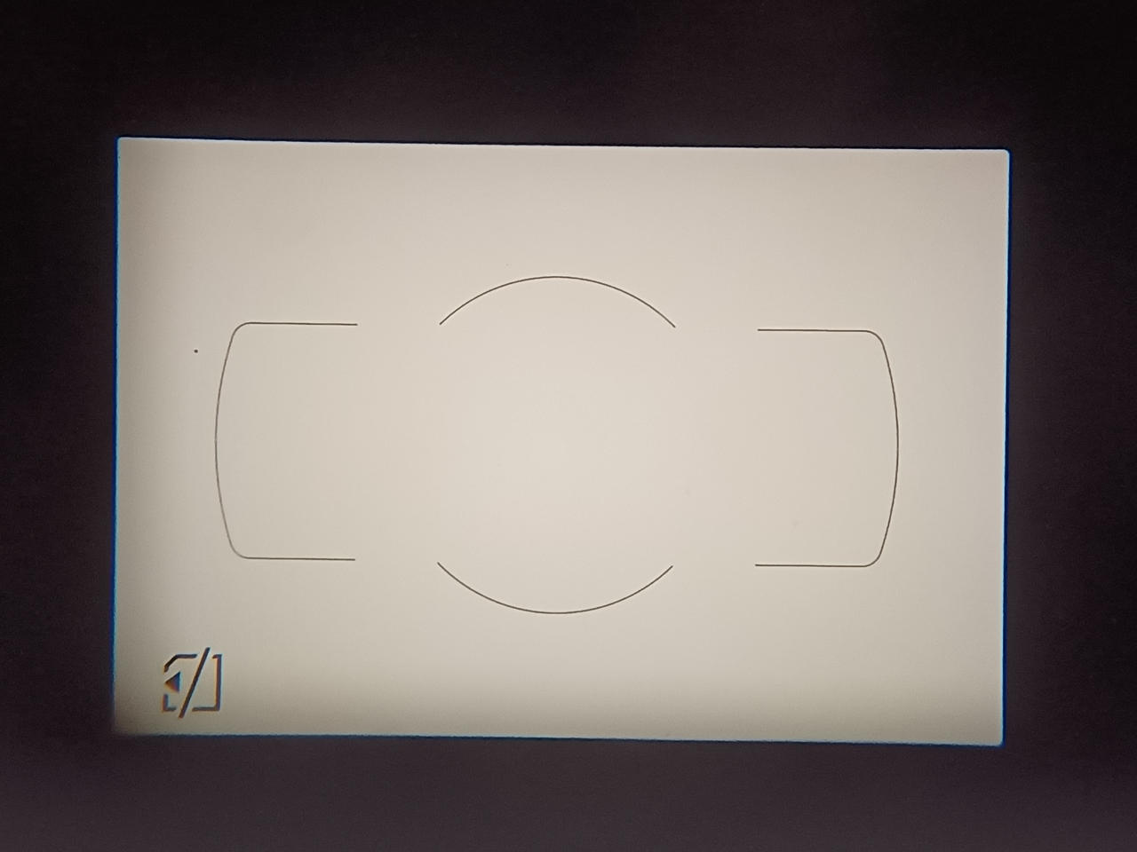 ファインダー内にゴミがあります。