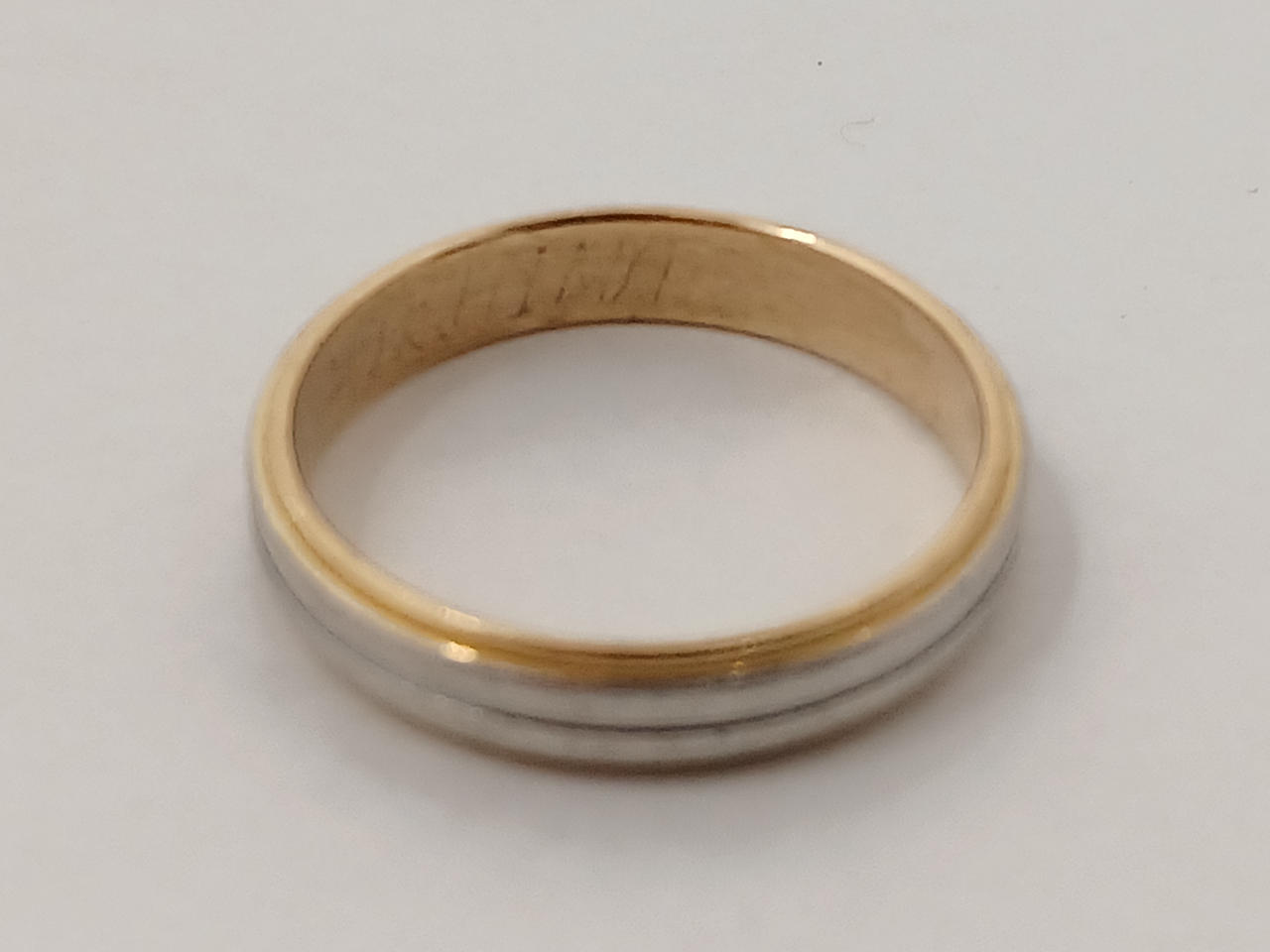 刻印傷痕がございます。