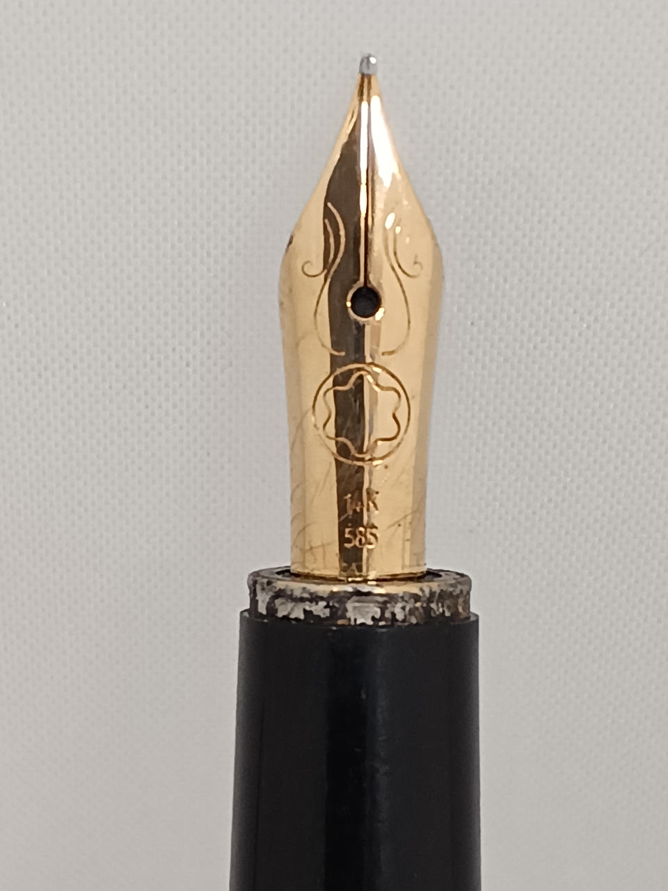 ペン先付け根の金リングが欠損しています。