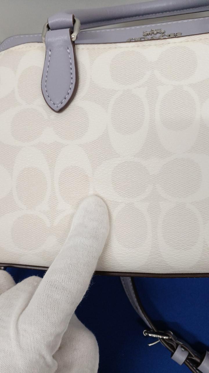 赤い線があります