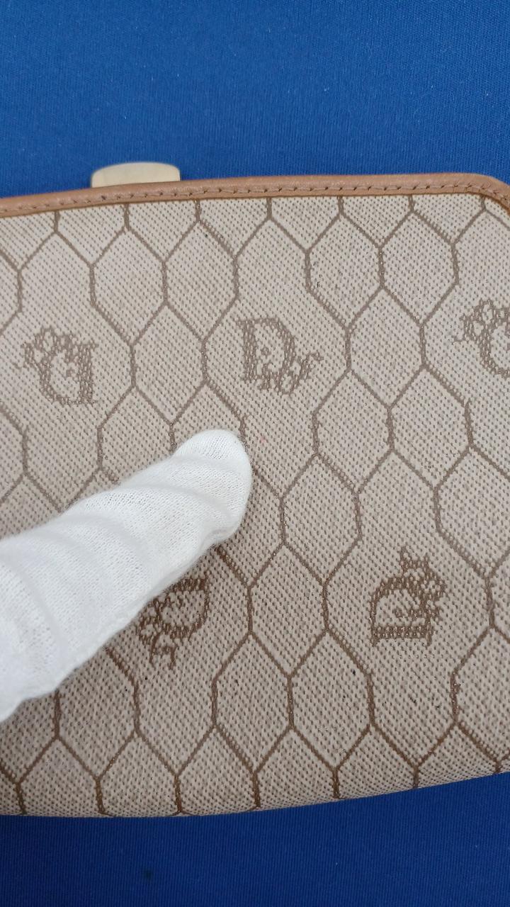 マジックの痕があります