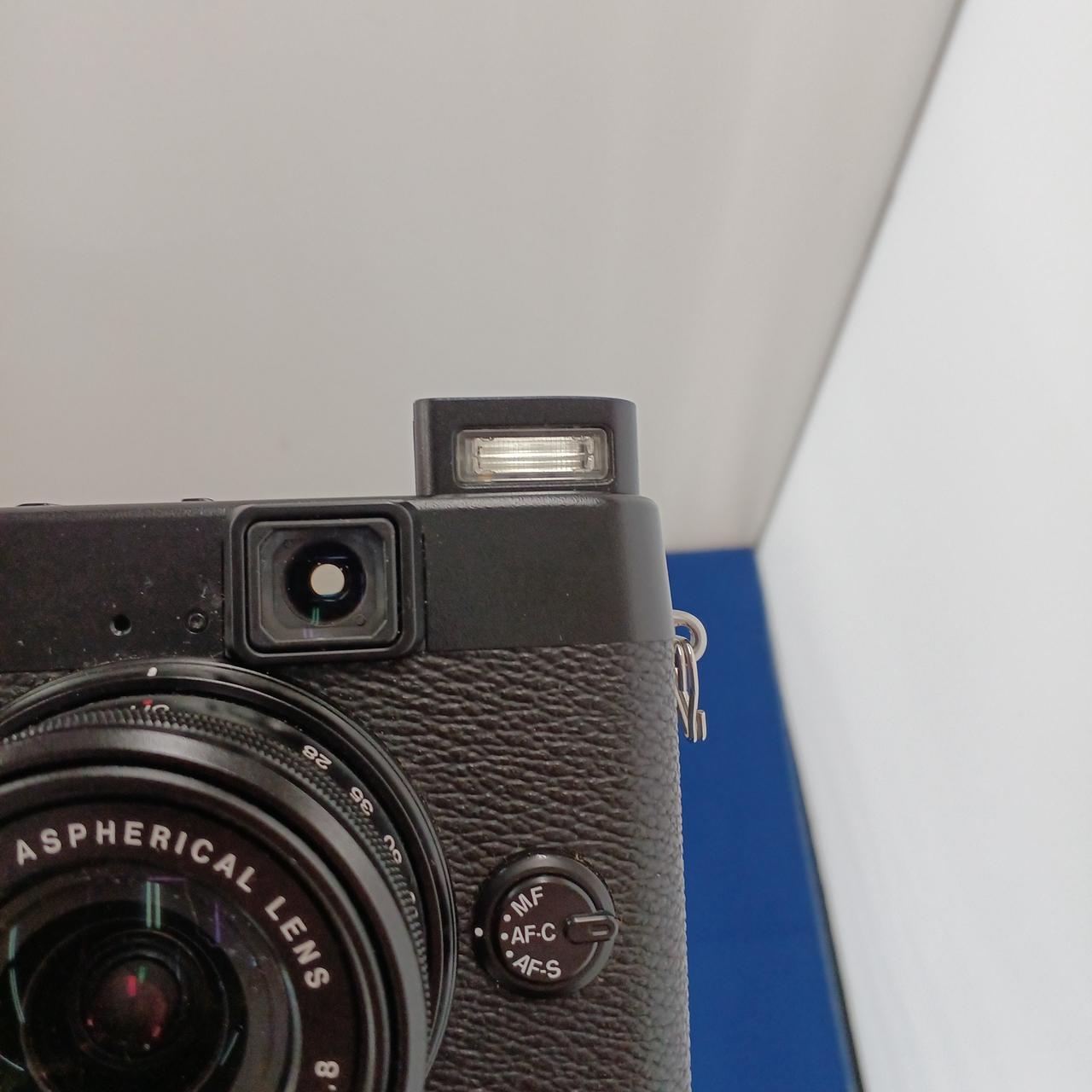 Fujifilm X10 コンパクトデジタルカメラ