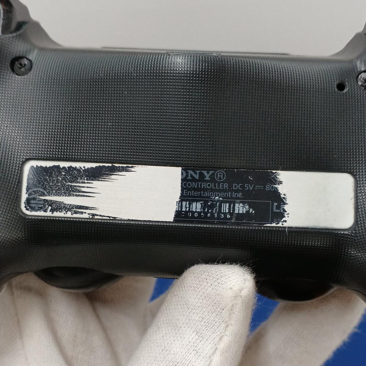 ジャンク品コントローラーの裏です。