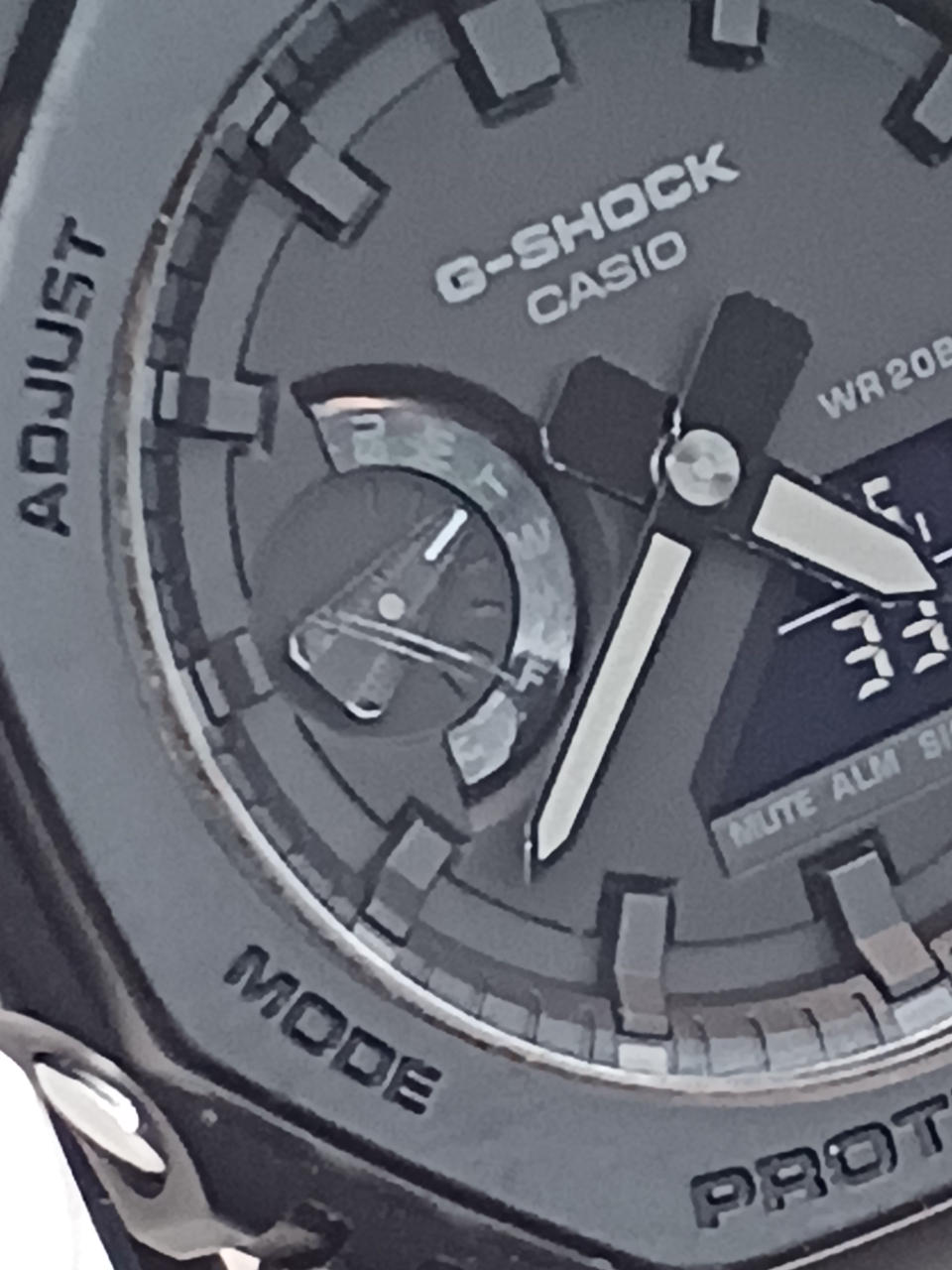 左側にキズがあります。