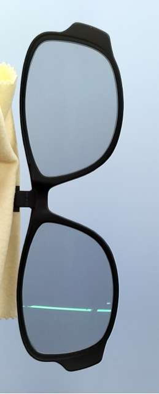 PCモニター前で縦にした様子