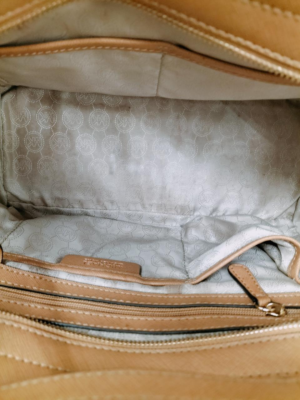 內部に変色有り