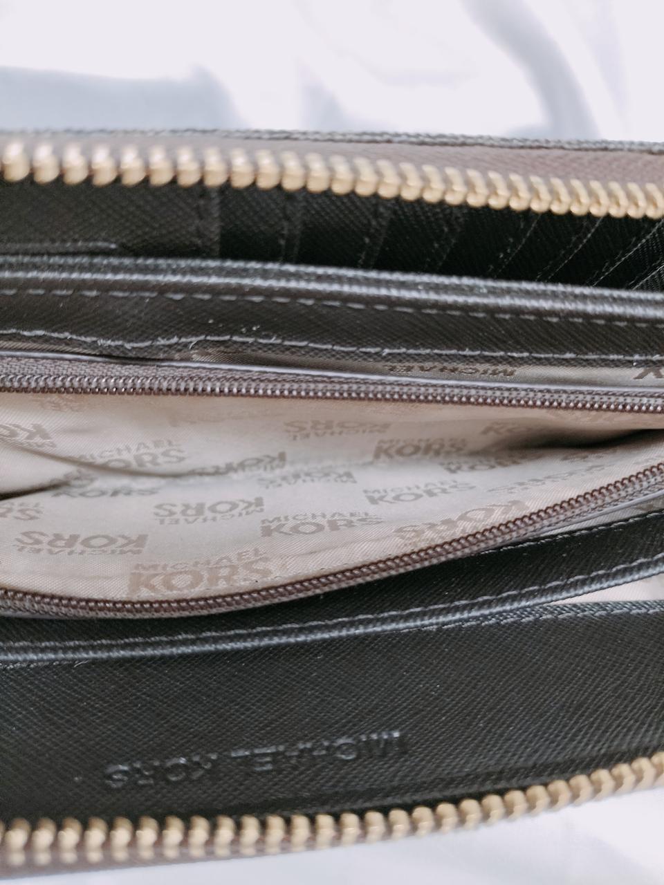 コインケース內部に変色有り