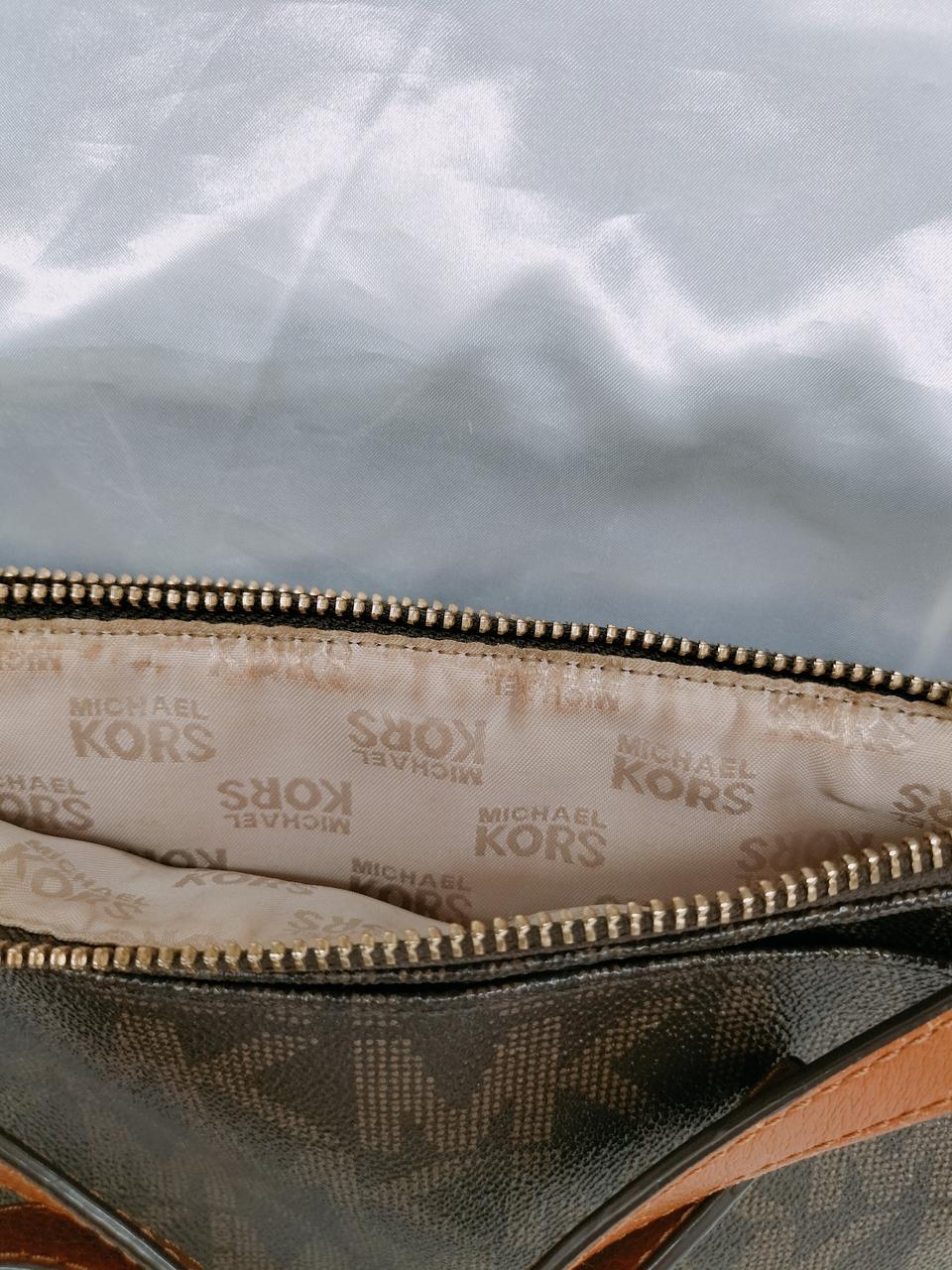 內部に変色有り