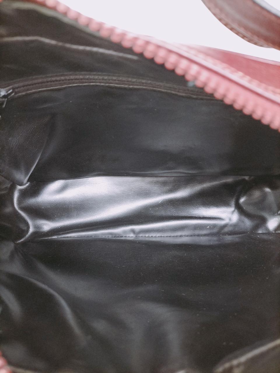 內部に変色有り