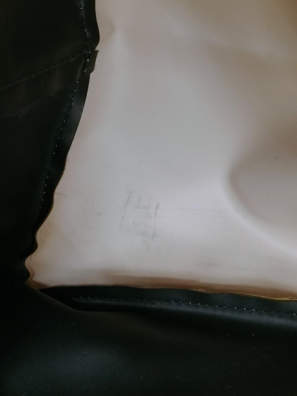 內部に変色有り