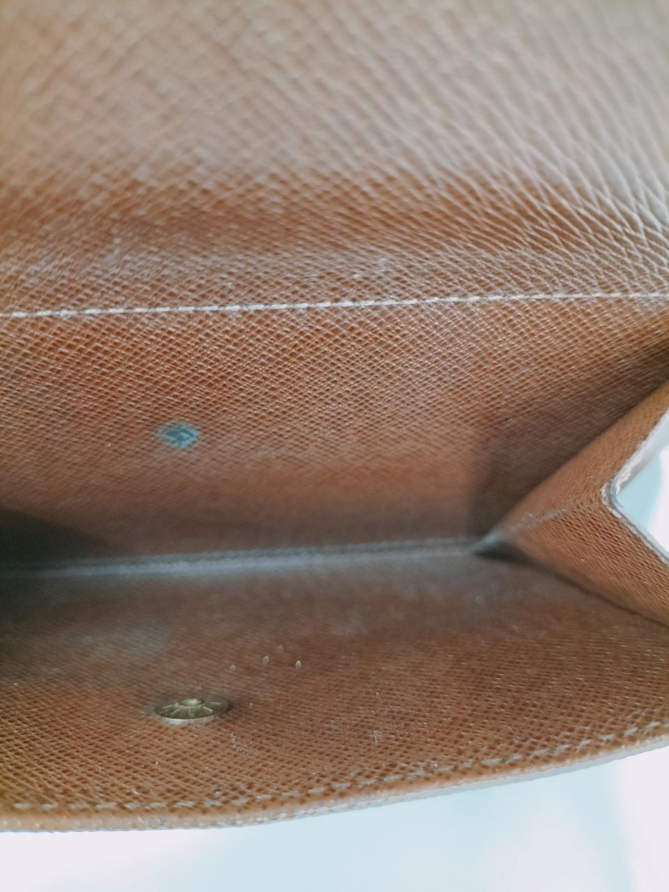 內部に変色有り