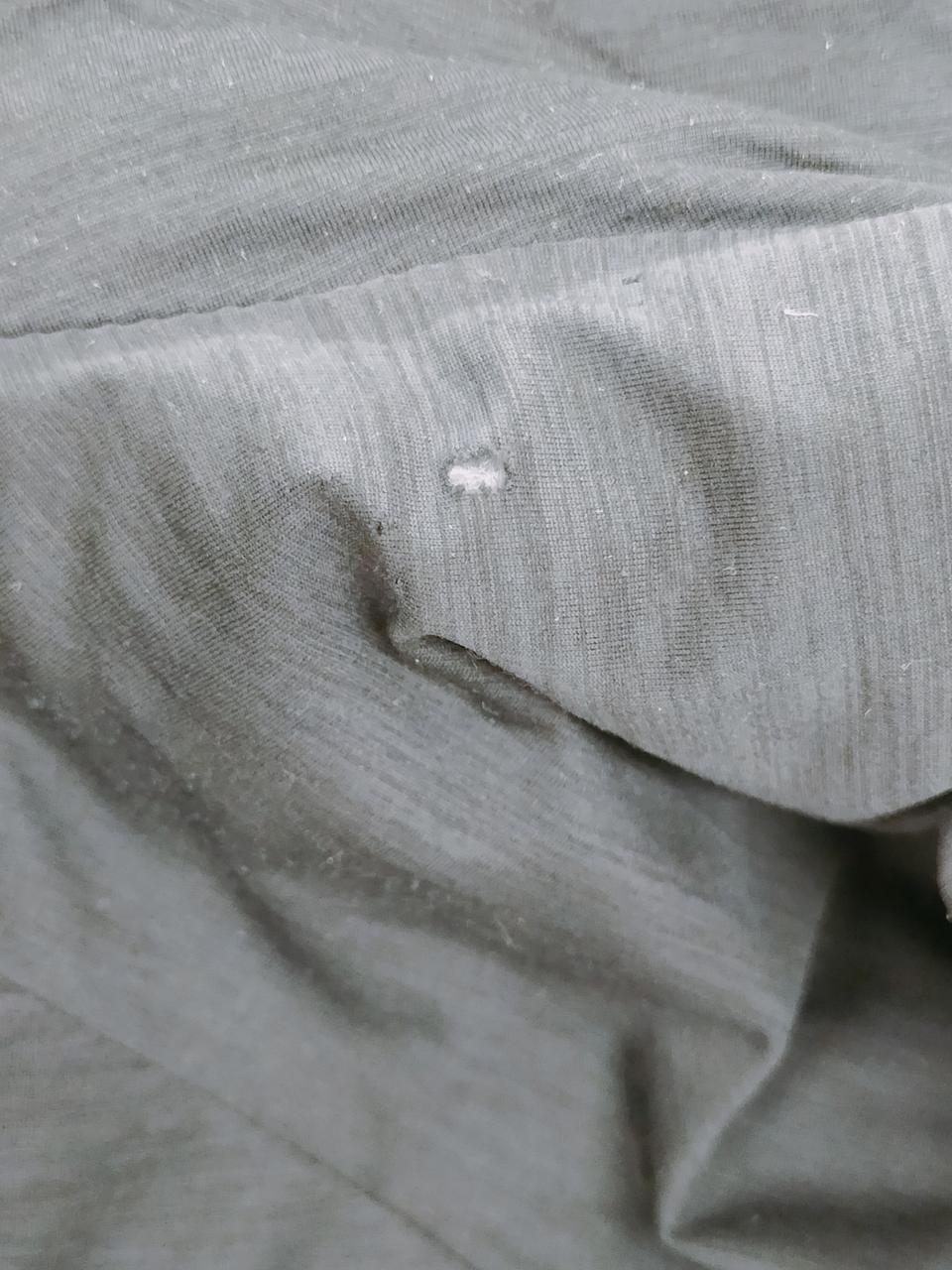 内側にキズ、小さな穴有り