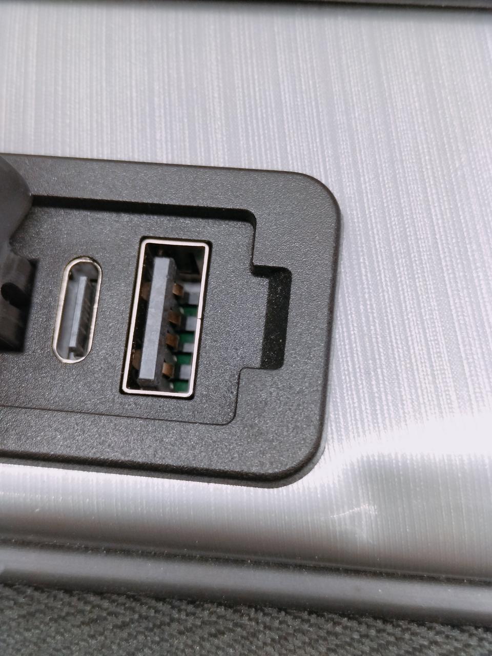 充電用ポート付き