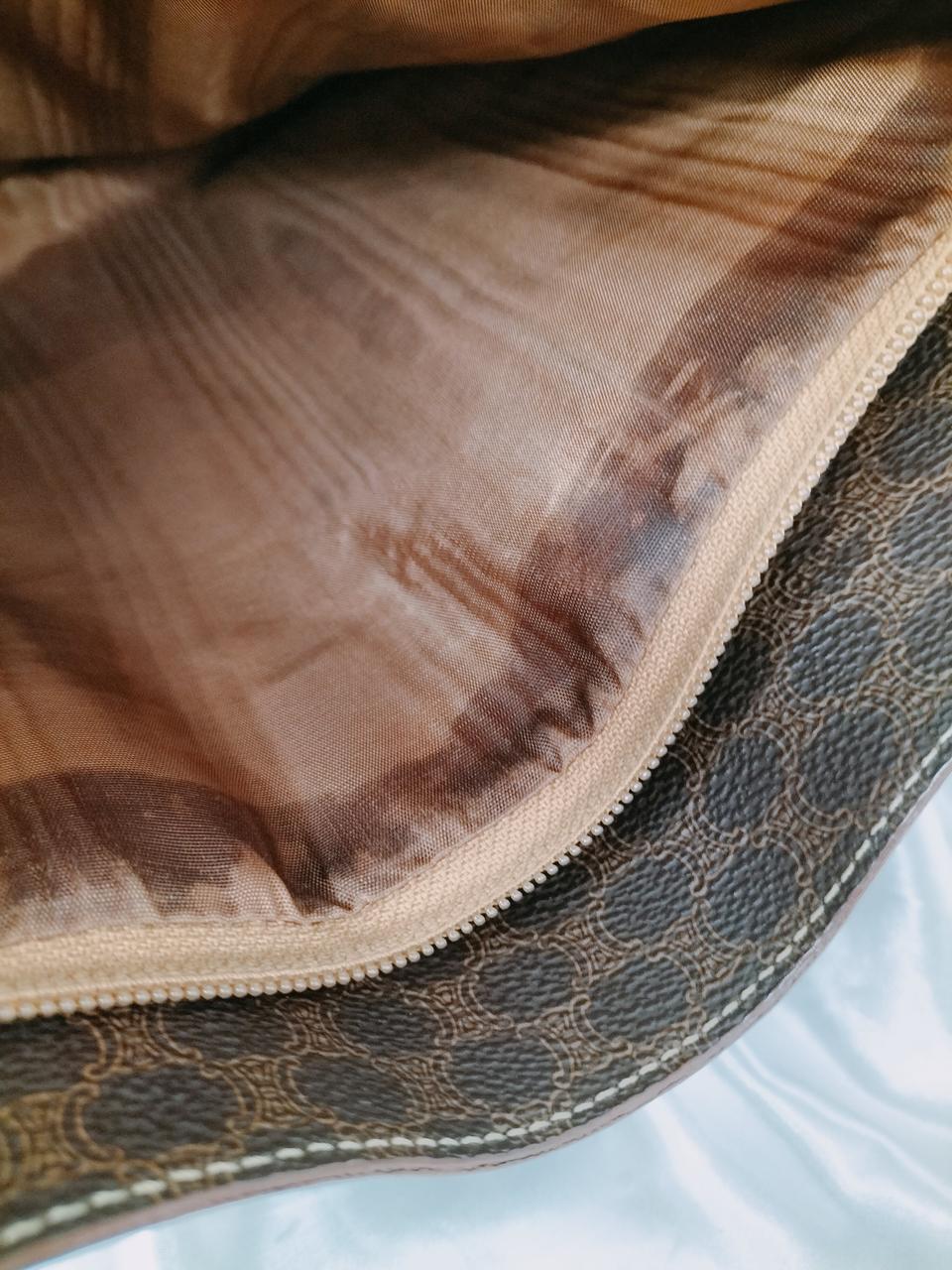 內部に変色有り