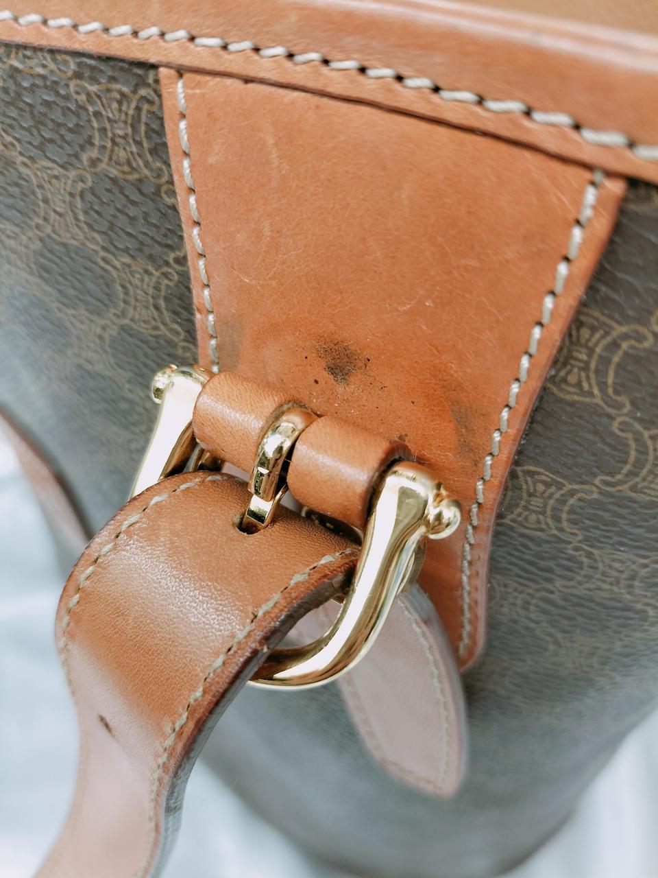 内側に変色有り