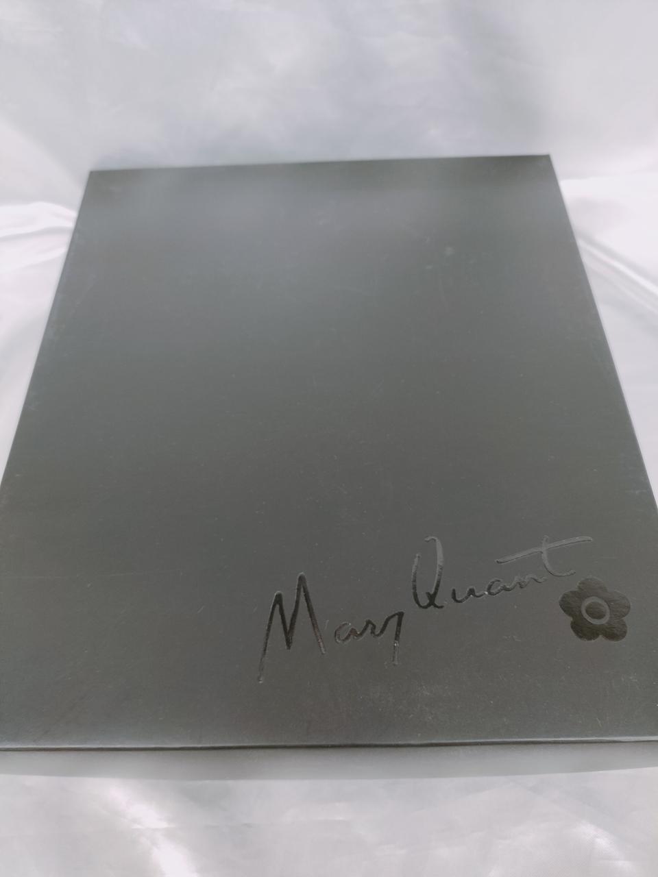 箱にスレキズ有り