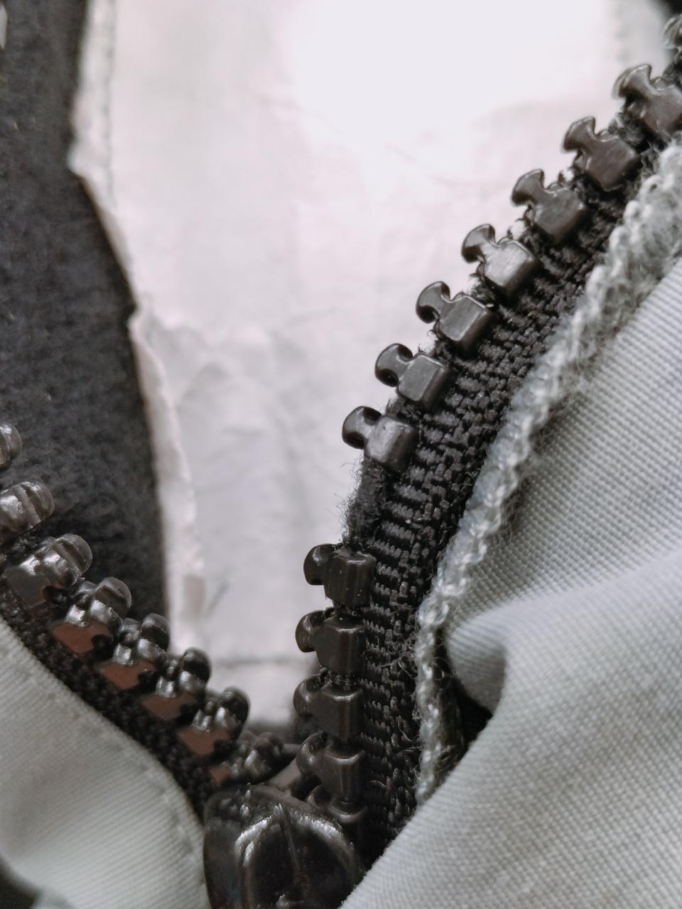 右ポケットスライサー破損して、閉めづらい