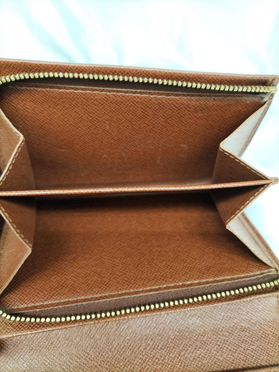 內部にキズ変色有り