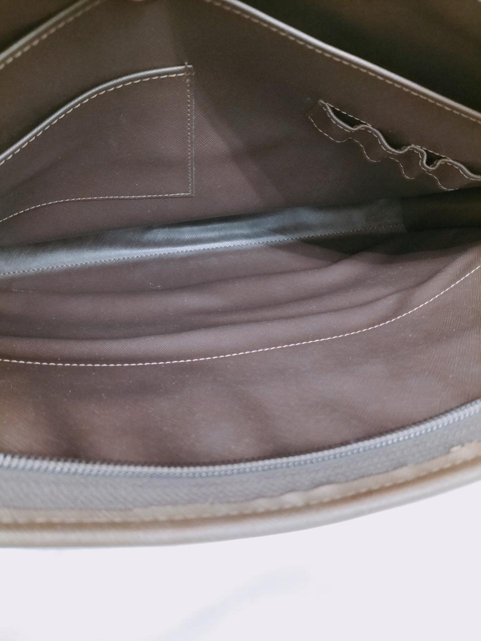 內部に変色有り