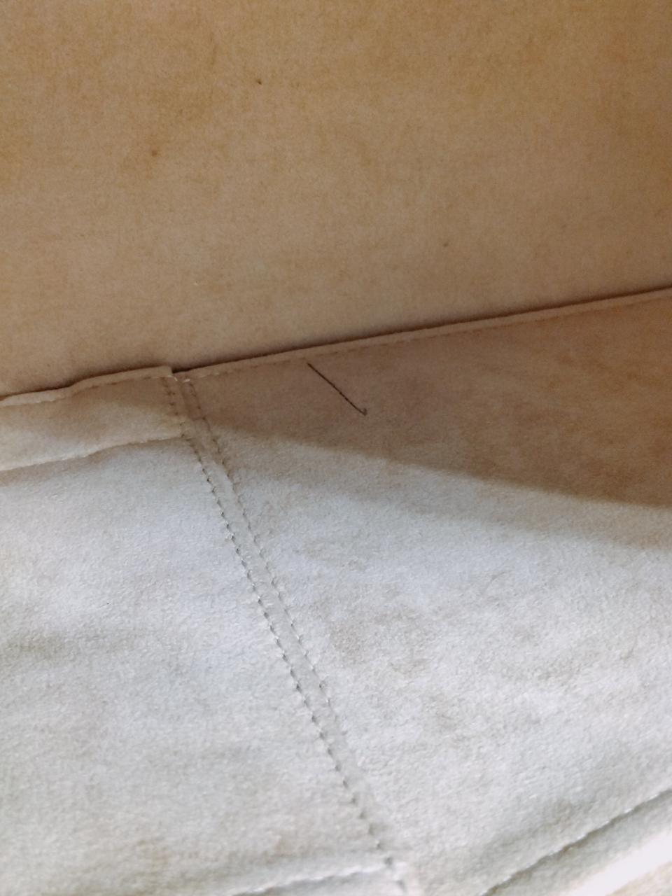 內部にペン跡、変色有り