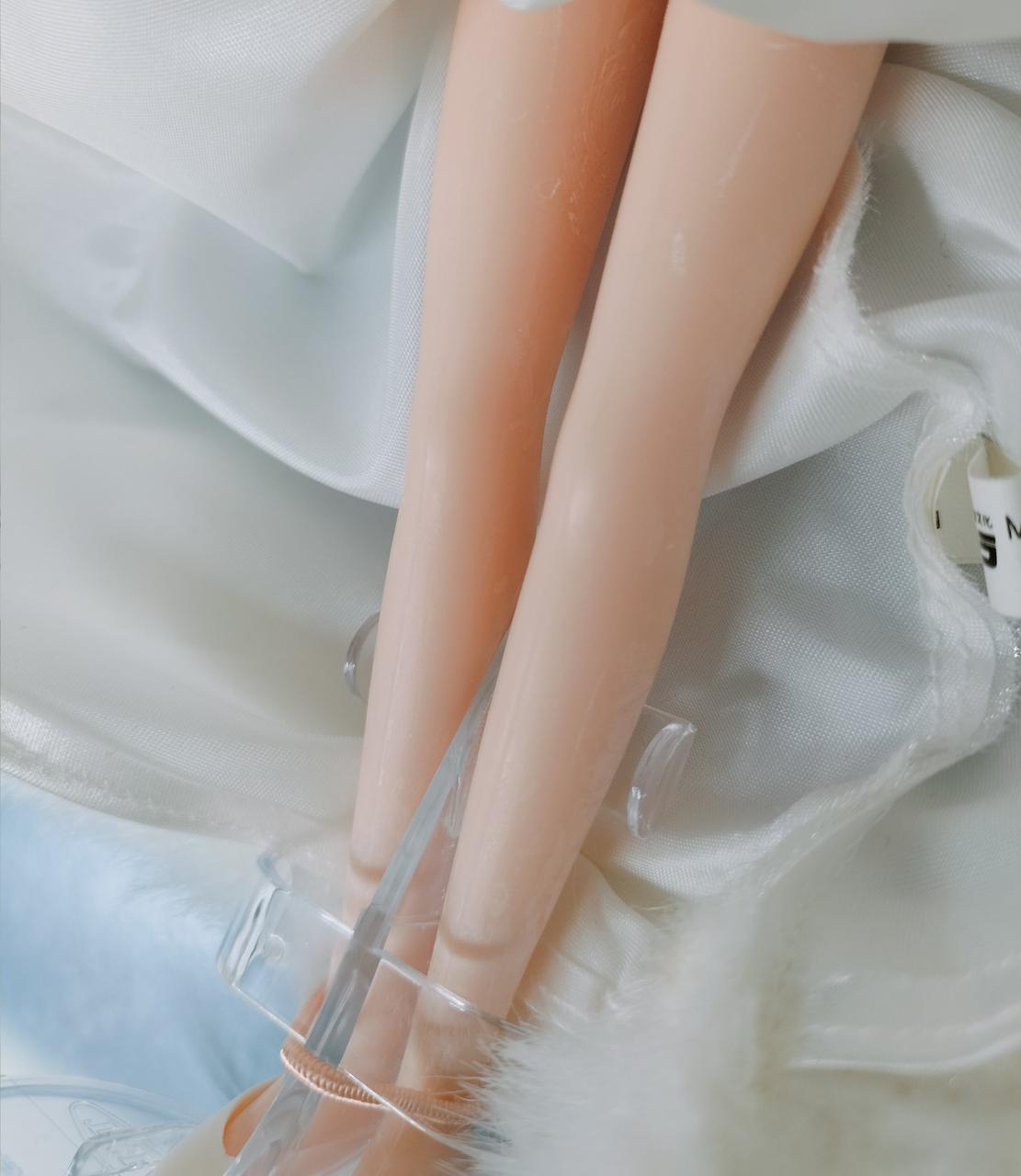 足に変色有り