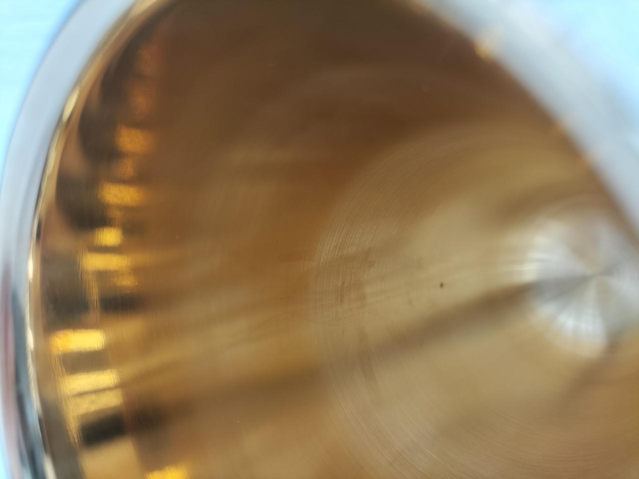 黒い点一つあります