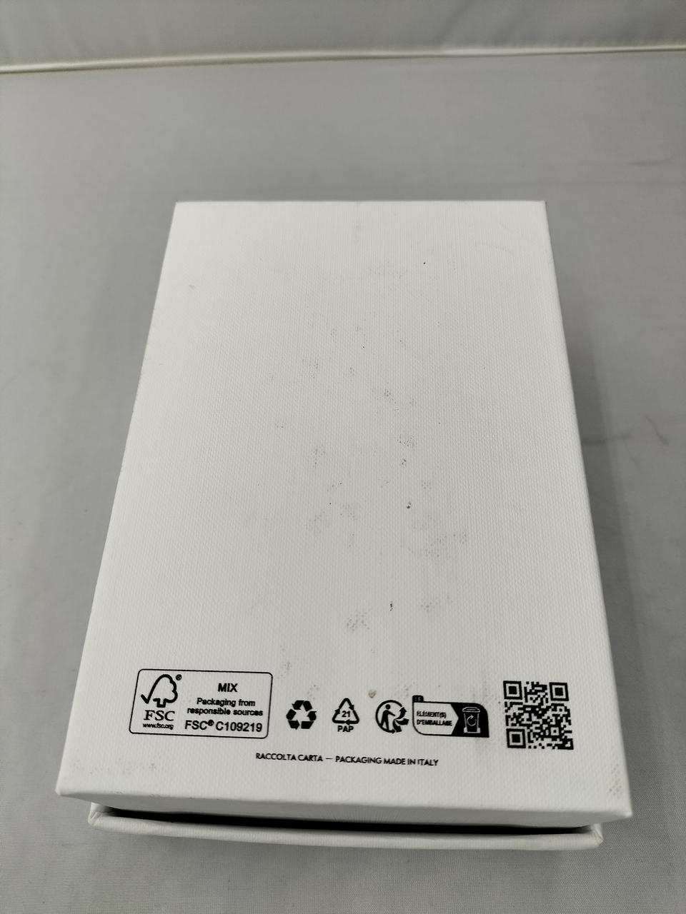 箱の裏に汚れあります