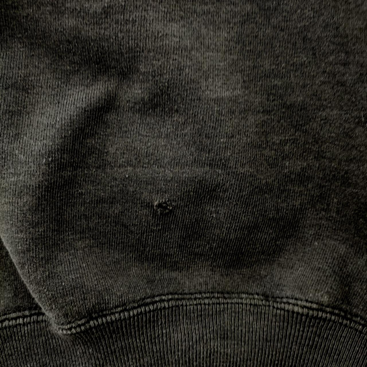 前面裾近くに穴有ります