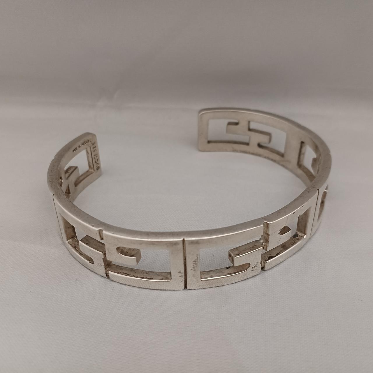 【美品】GUCCI カットアウト Gロゴ　バングル　シルバー　156 中古・古着通販】GUCCI (グッチ) カットアウトGロゴブレスレット
